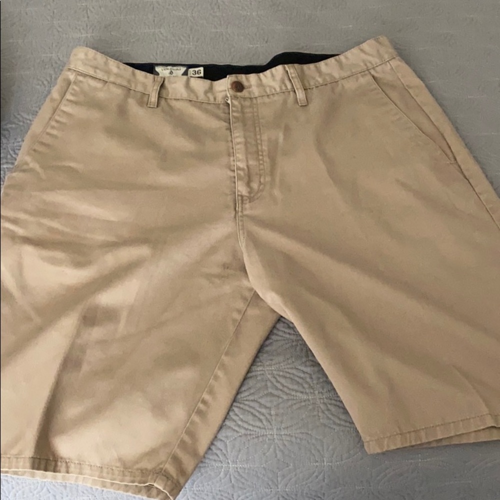 Men’s khaki Volcom size 36 shorts